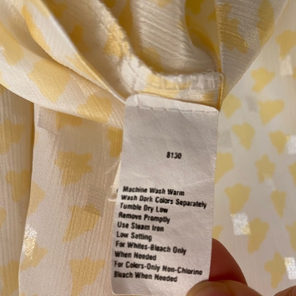 VINTAGE 1970’s RUSS PETITES PATTERNED REFLECTIVE BLOUSE WITH NECK TIE - Picture 7 of 9